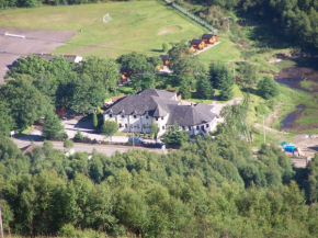 MacDonald Hotel & Cabins